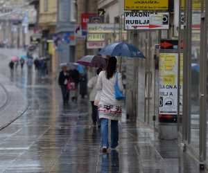 16.07.2016., Zagreb - Nastavlja se promjenjivo i nestabilno vrijeme s kisom i pljuskovima, uz temperature nize i za 15-ak stupnjeva u odnosu na pocetak tjedna. 
Photo: Marko Lukunic/PIXSELL