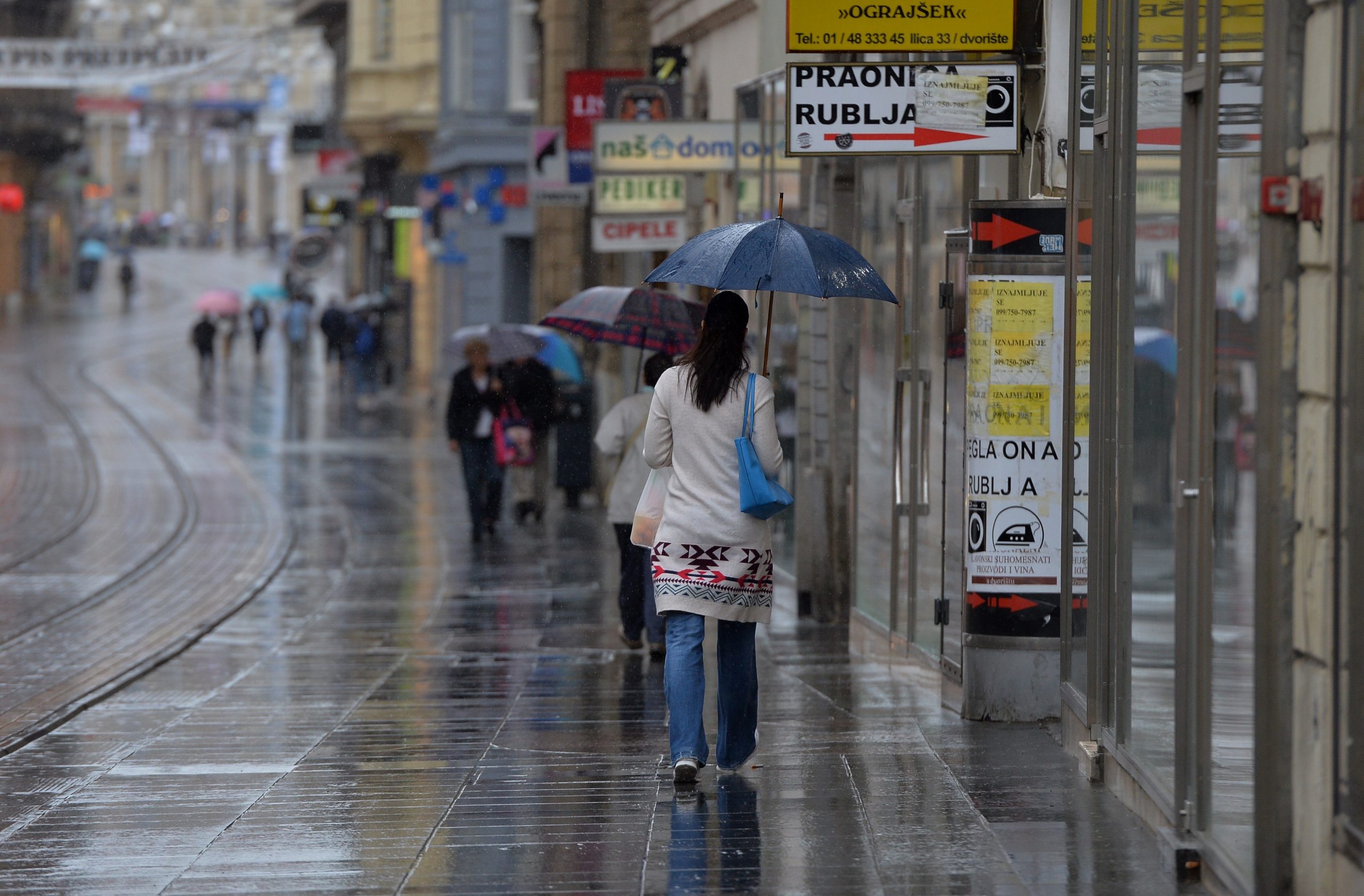 16.07.2016., Zagreb - Nastavlja se promjenjivo i nestabilno vrijeme s kisom i pljuskovima, uz temperature nize i za 15-ak stupnjeva u odnosu na pocetak tjedna. 
Photo: Marko Lukunic/PIXSELL