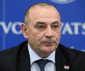 18.03.2019., Zagreb - Svecano potpisivanje sporazuma o suradnji na provodjenju Programa preventivnih sistematskih pregleda hrvatskih branitelja iz Domovinskog rata za 2019. godinu. Sporazum su potpisali ministar hrvatskih branitelja Tomo Medved, ministar zdravstva Milan Kujundzic, ravnatelj Hrvatskog zavoda za javno zdravstvo Krunoslav Capak te ravnatelji 29 opcih i zupanijskih bolnica, klinickih bolnica i klinickih bolnickih centara. 
Photo: Marko Lukunic/PIXSELL