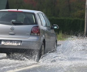 18.09.2017., Ogulin - Dan nakon velike poplave u Ogulinu se saniraju stete. Brojne kuce jos su poplavljene iako je vodostaj rijeke Dobre pao. 
Photo: Kristina Stedul Fabac/PIXSELL