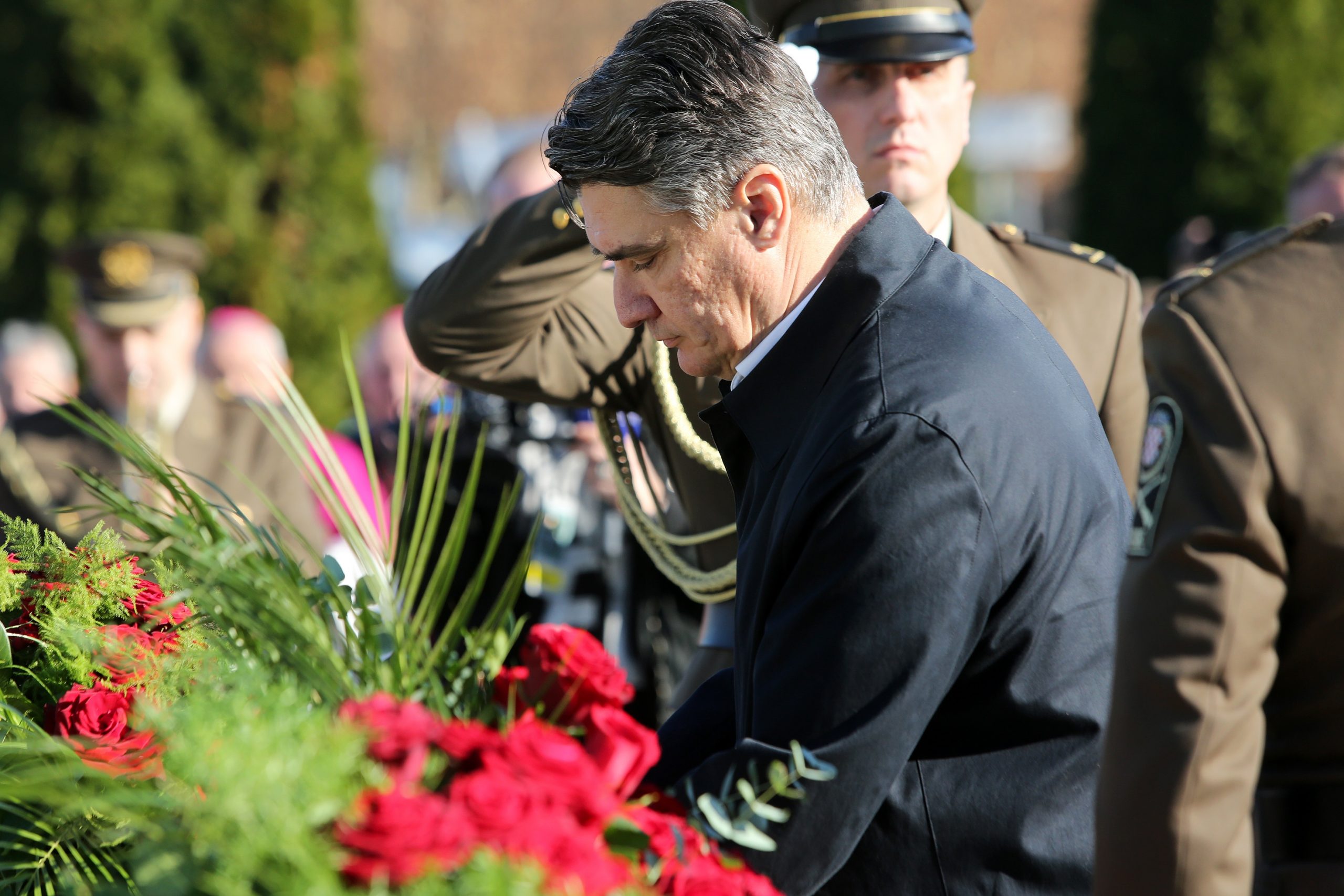18.11.2015., Vukovar - Dan sjecanja na zrtvu Vukovara 1991.-2015. "Vukovar - mjesto posebnog pijeteta". Kolonom sjecanja od vukovarske bolnice do memorijalnog groblja odaje se pocast Gradu Heroju, njegovoj zrtvi i stanovnicima tog grada.Polaganje vijenaca na mamorijalnom groblju. Zoran Milanovic.
Photo: Marko Mrkonjic/PIXSELL