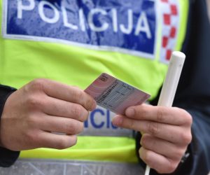 19.04.2018., Sibenik -
Policijska kontrola vozila
Photo: Hrvoje Jelavic/PIXSELL