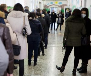 19.12.2020. ,Mostar - Na birackim mjestima u izbornoj jedinici Jugozapad, zabiljezene vece guzve
Photo: Denis Kapetanovic/PIXSELL