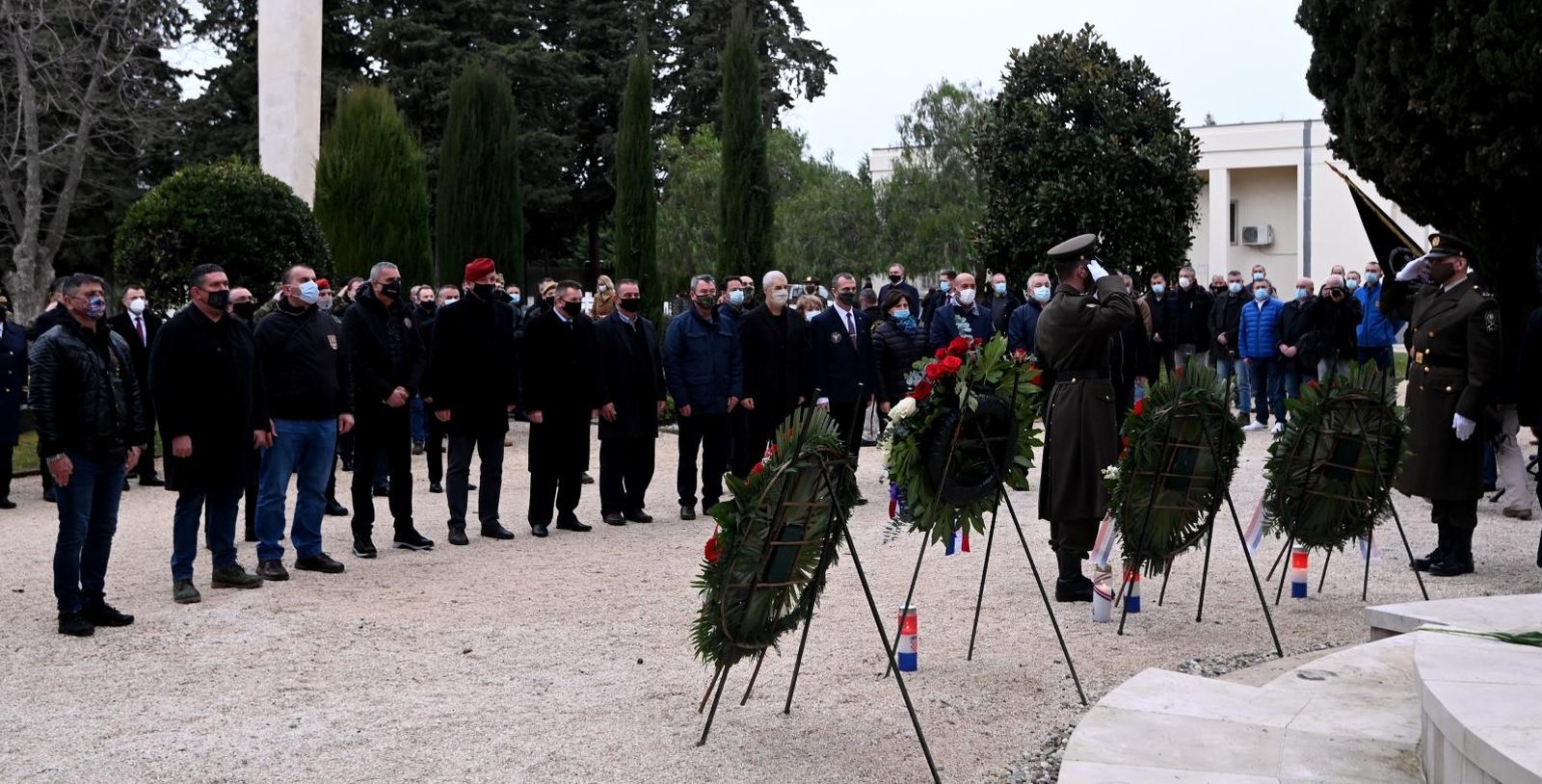 22.01.2021., Zadar - Kod sredisnjeg kriza na Gradskom groblju zapocelo je obiljezavanje obljetnice VRO Masklenica. Iako je bio najavljen dolazak predsjednika Zorana Milanovic, on se nije pojavio navodno zbog uvrstavanja pripadnika HOS-a u protokol obiljezavanja. 
Photo: Dino Stanin/PIXSELL