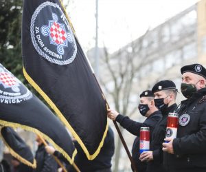 22.01.2021., Zadar - Kod sredisnjeg kriza na Gradskom groblju zapocelo je obiljezavanje 28. obljetnice VRO Masklenica. Iako je bio najavljen dolazak predsjednika Zorana Milanovic, on se nije pojavio navodno zbog uvrstavanja pripadnika HOS-a u protokol obiljezavanja. Maslenica. Photo: Marko Dimic/PIXSELL