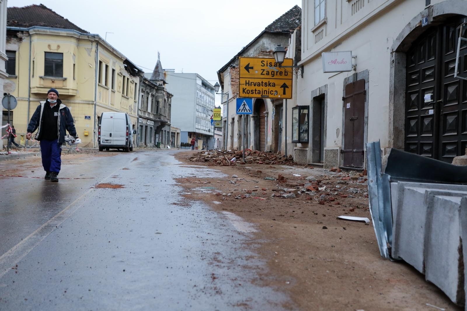 22.01.2021., Petrinja - Posljedice potresa u centru grada. 
Photo: Emica Elvedji/PIXSELL
