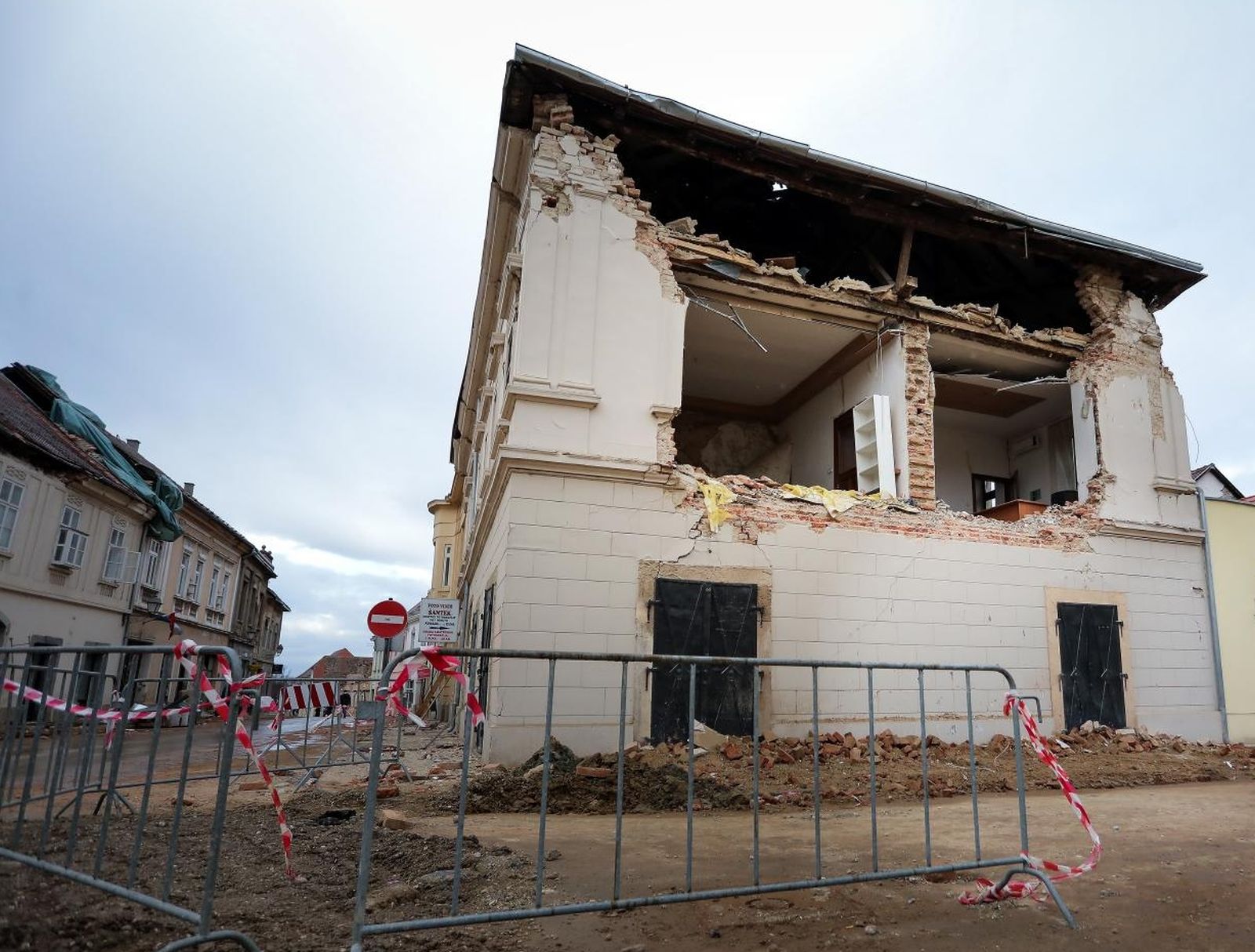 22.01.2021., Petrinja - Posljedice potresa u centru grada. 
Photo: Emica Elvedji/PIXSELL