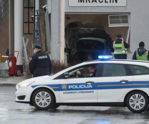 23.01.2021., Sisak - Kod naplatnih kucica Mraclin, na autocesti A11 Zagreb - Sisak,  vozac izgubio nadzor nad osobnim automobilom i udario u objekt HAC-a.  Dvije osobe su poginule, vozac i djelatnik HAC-a. 
Photo: Zeljko Lukunic/PIXSELL
