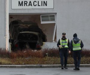23.01.2021., Sisak - Kod naplatnih kucica Mraclin, na autocesti A11 Zagreb - Sisak,  vozac izgubio nadzor nad osobnim automobilom i udario u objekt HAC-a.  Dvije osobe su poginule, vozac i djelatnik HAC-a. 
Photo: Zeljko Lukunic/PIXSELL