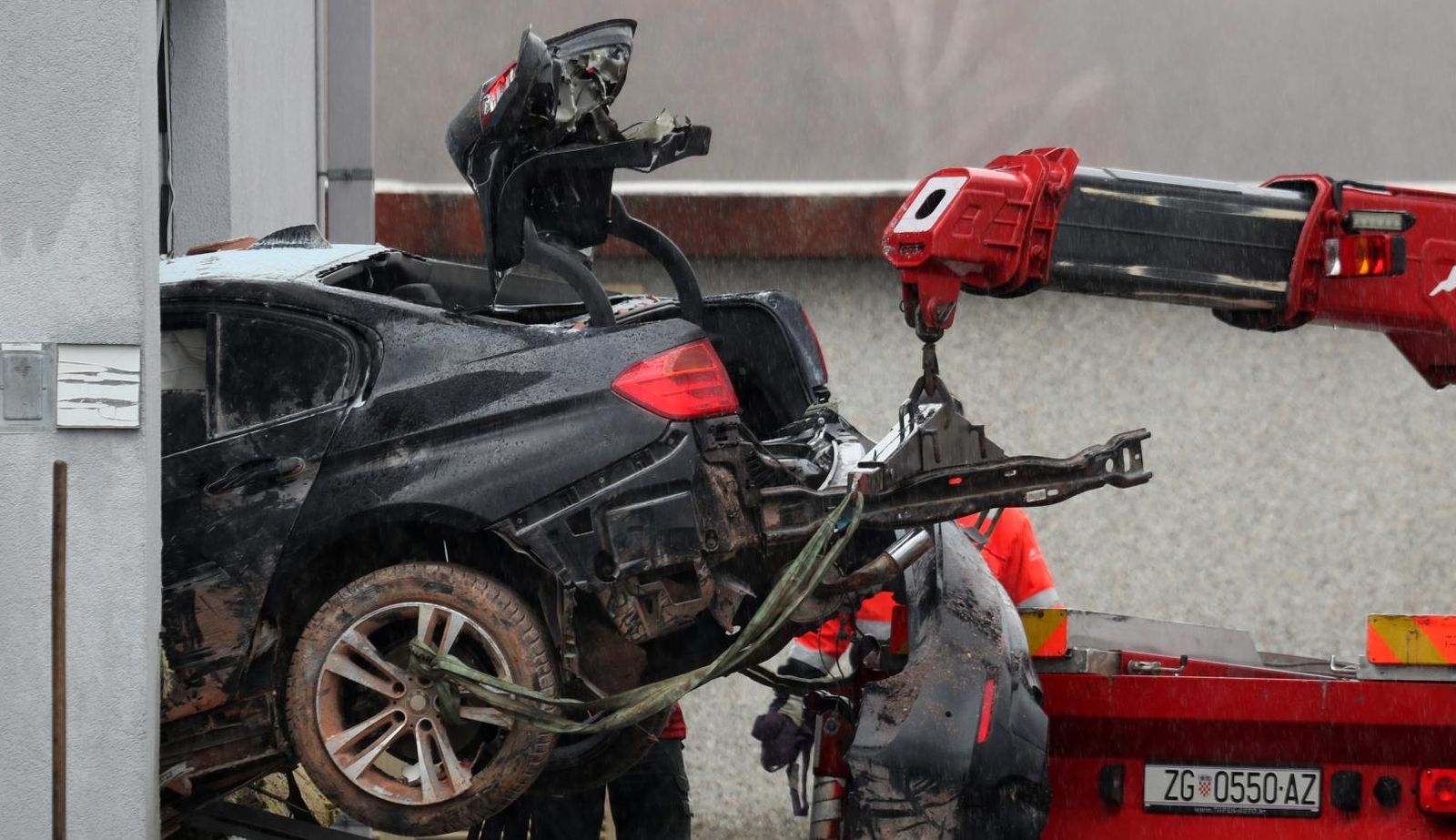 23.01.2021., Sisak - Kod naplatnih kucica Mraclin, na autocesti A11 Zagreb - Sisak,  vozac izgubio nadzor nad osobnim automobilom i udario u objekt HAC-a. Poginula je jedna osoba, zaposlenik HAC-a. 



Photo: Zeljko Lukunic/PIXSELL