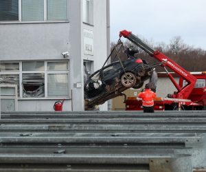 23.01.2021., Sisak - Kod naplatnih kucica Mraclin, na autocesti A11 Zagreb - Sisak,  vozac izgubio nadzor nad osobnim automobilom i udario u objekt HAC-a. Poginula je jedna osoba, zaposlenik HAC-a. 



Photo: Zeljko Lukunic/PIXSELL