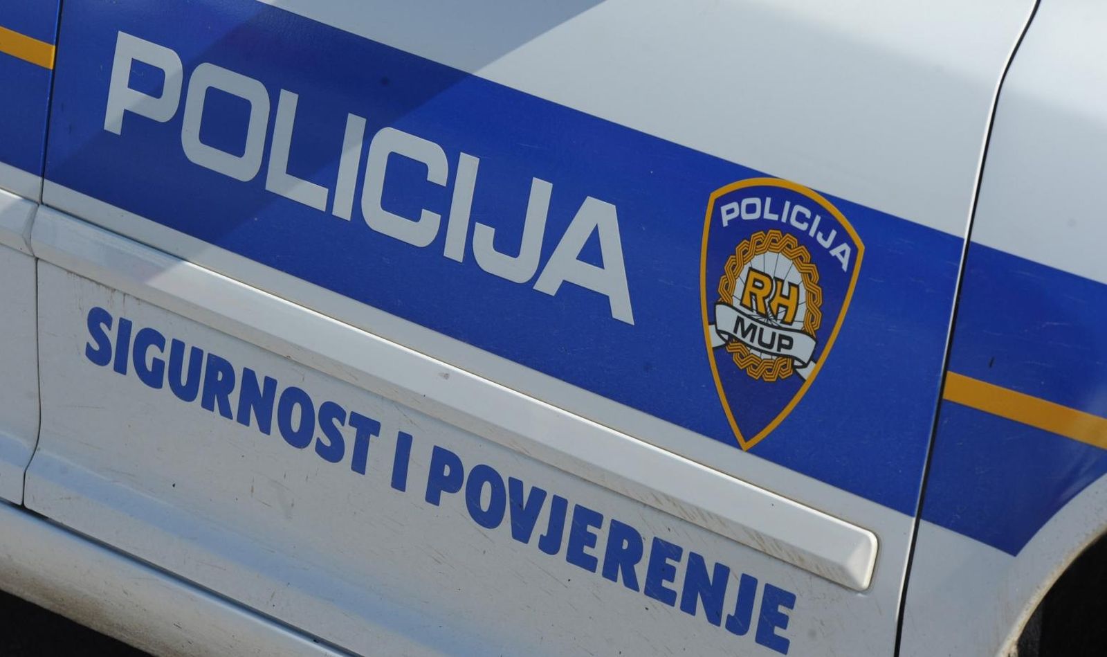 23.03.2013., Sibenik - Policijsko vozilo u sibenskoj luci. Natpsi na vozilu sigurnost i povjerenje. 
Photo: Hrvoje Jelavic/PIXSELL