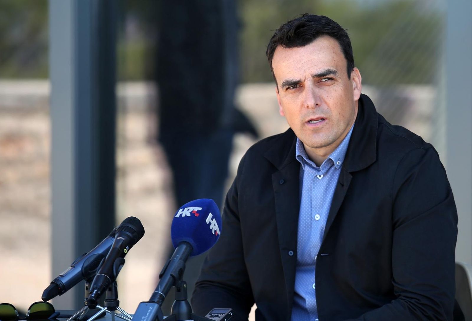 23.04.2020.,Sibenik - Na tvrdjavi Barone odrzana je konferencija za medije na kojoj je najavljen projekt Millenium New Age, a koji ce biti odrzan Prvoga Svibnja ove godine od 10,00 do 23,59.Rijec je o glazbenom projekta kojim organizator zeli ujediniti svijet u doba izolacije zbog koronavirusa i poslati poruke ljubavi i zajednistva  upravo iz Sibenika, sa  sibenskih tvrdjava. U njemu ce sudjelovati svjetski poznati DJ - evi, koji ce pustati glazbu iz svojih domova a cijeli program u svijet ce biti emitiran upravo iz Sibenika, preko Youtube kanala.Publika ce ovaj projekt pratiti iz udobnosti svojih domova. Sve je isplanirano tako da se u potpunosti postuju naputci Nacionalnog stozera civilne zastite.Na konferenciji su sudjelovali Bozidar Gracin,nositelj projekta,Ante Viljac,prijatelj projekta,Tonko Mikulandra tehnicka podrska,Pasko Rakic dogradonacelnik i Davor Zivkovic,clan vijeca Stari grad.
Photo: Dusko Jaramaz/PIXSELL