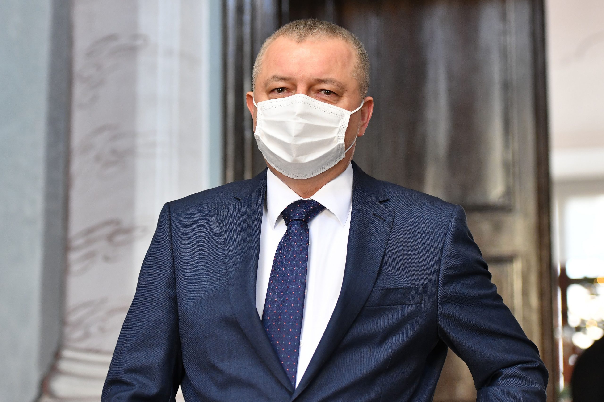 23.12.2020., Varazdin- Ministar prostornog uredjenja, graditeljstva i drzavne imovine Darko Horvat, zupanu Radimiru Cacicu u vlasnistvo dodijelio racunala i racunalnu opremu.
Photo: Vjeran Zganec Rogulja/PIXSELL