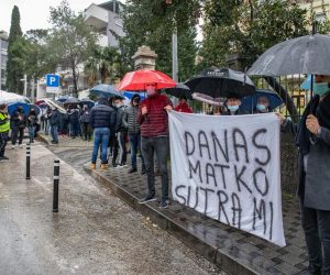 24.01.2021., Vila Palma, Dubrovnik - Mirni prosvjed kao znak podrske za nacelnika Policijske postaje Gruda Matka Klarica odrzao se u 15 sati, ispred Vila Palme gdje je sjediste PU dubrovacko-neretvanske. Policijskog nacelnika kolegice su optuzile za seksualno uznemiravanje. 
Photo: Grgo Jelavic/PIXSELL