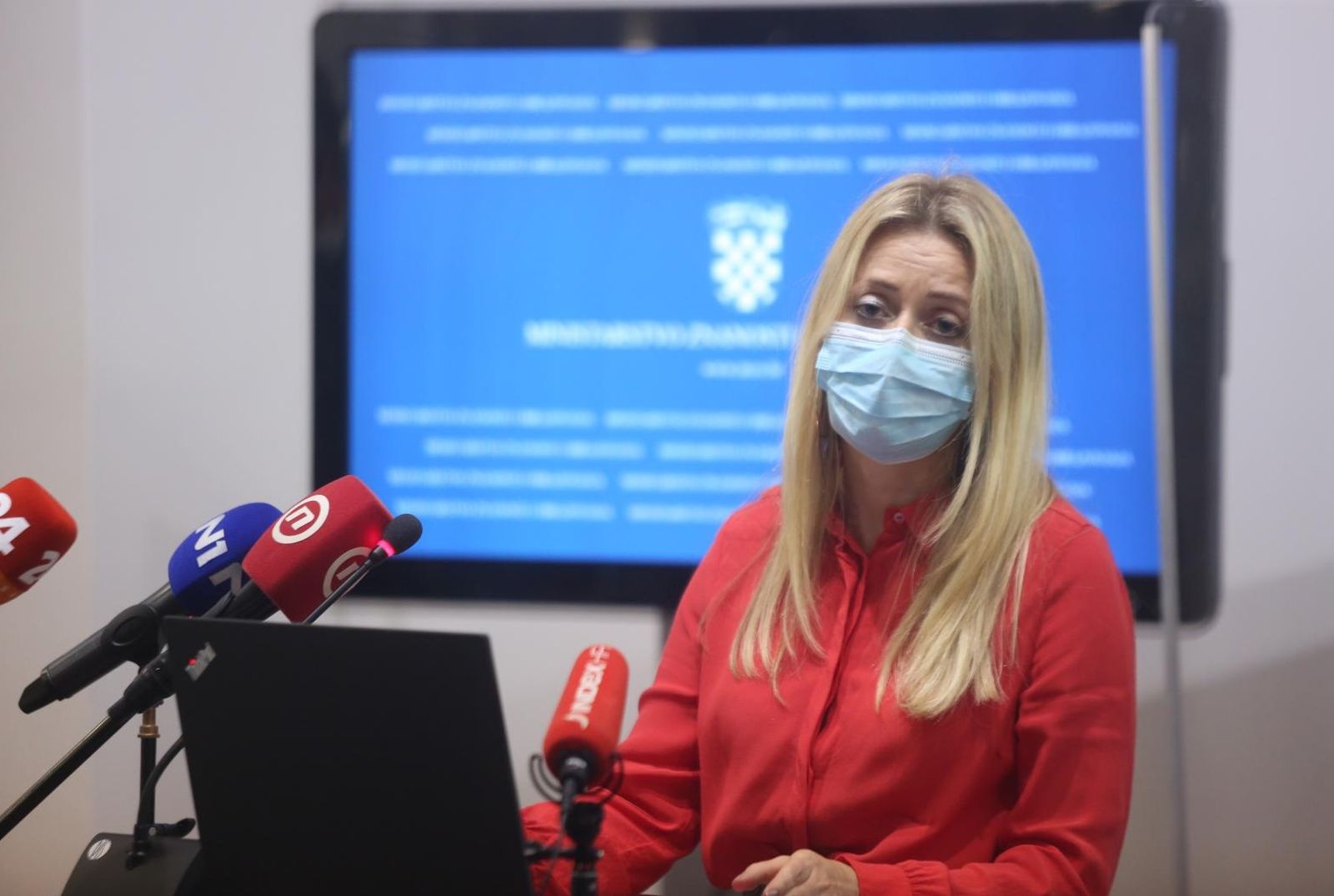 24.08.2020., Zagreb - U Ministarstvu znanosti i obrazovanja predstavljene Upute za sprjecavanje i suzbijanje epidemije COVID-19 vezano za rad predskolskih ustanova, osnovnih i srednjih skola u skolskoj godini 2020./2021. Ministar Radovan Fuchs i Ivana Pavic Simetin, zamjenica ravnatelja HZJZ.
Photo: Marin Tironi/PIXSELL