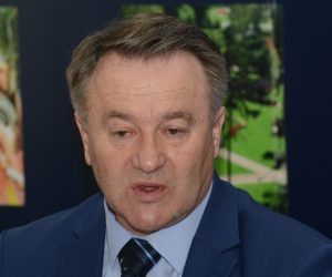 25.01.2018., Sisak - Ministar prometa i infrastrukture Oleg Butkovic i sisacko-moslavacki zupan Ivo Zinic potpisali su Ugovor o dodjeli bespovratnih sredstava za izradu Masterplana prometnog razvoja Sisacko-moslavacke zupanije. Ivo Zinic. 
Photo: Nikola Cutuk/PIXSELL