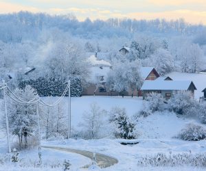 25.01.2021.Slunj - Na slunjskom podrucju tijekom noci palo je novih desetak centimetara snijega. Ceste su ociscene i prohodne, a u okolnim selima vlada prava zimska idila.
Photo: Kristina Stedul Fabac/PIXSELL