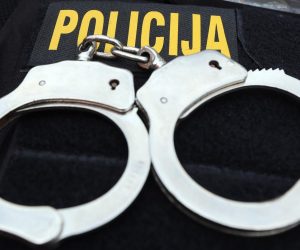 25.09.2014., Sibenik - Povodom Dana policije policijska uprava u Sibeniku na trgu Pavla Subica, ispred zgrade zupanije zainteresiranim je gradjanima omogucila razgledavanje opreme i naoruzanja interventne policije, kao i opreme koju koristi prometna policija u svom radu. 
Photo: Dusko Jaramaz/PIXSELL