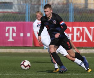 26.03.2019., Gradski stadion u Sinju- UEFA U19 Elitno kolo kvalifikacija za Europsko nogometno prvenstvo, 3.kolo: Hrvatska-Norveska. Ante Palaversa s loptom.
Photo: Ivo Cagalj/PIXSELL