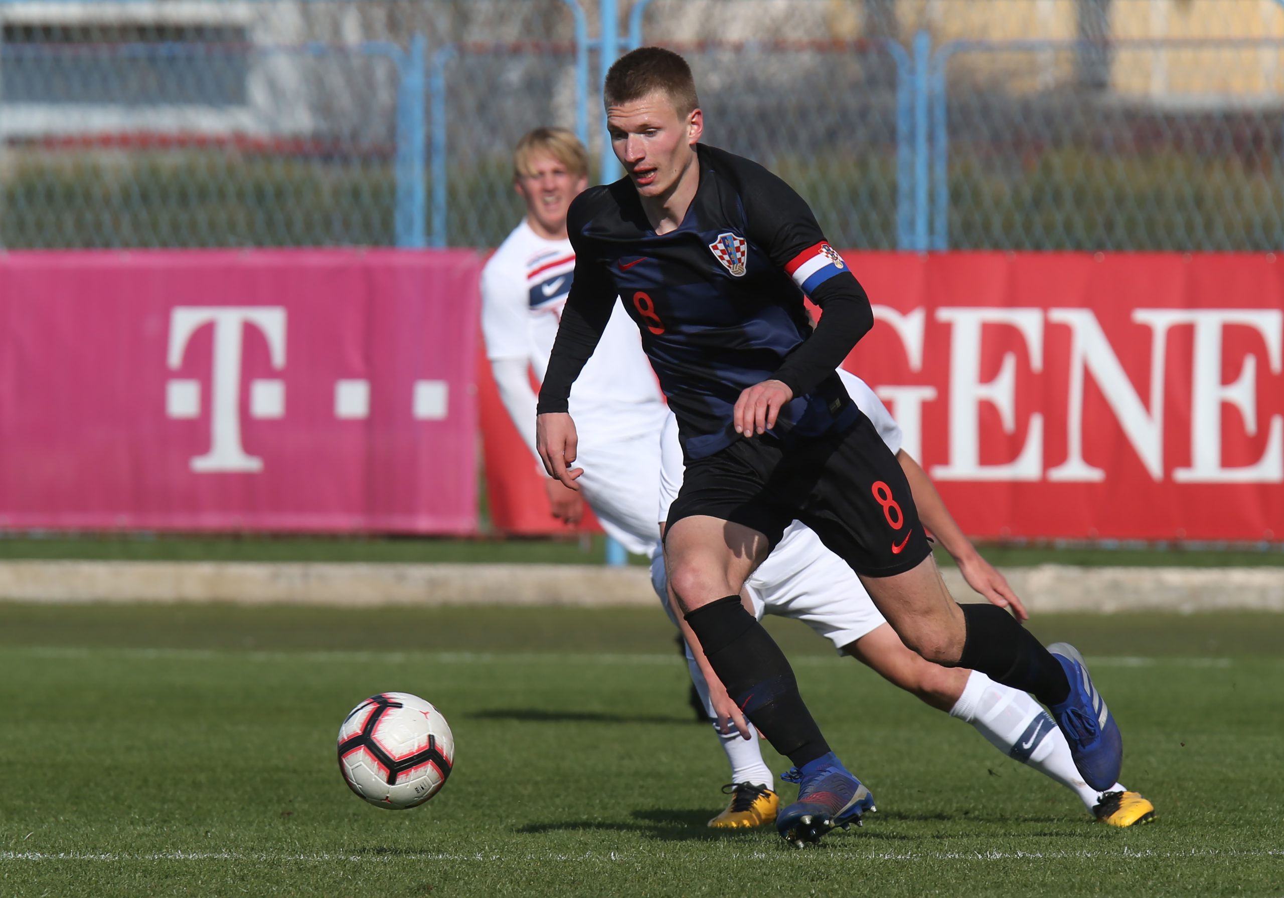 26.03.2019., Gradski stadion u Sinju- UEFA U19 Elitno kolo kvalifikacija za Europsko nogometno prvenstvo, 3.kolo: Hrvatska-Norveska. Ante Palaversa s loptom.
Photo: Ivo Cagalj/PIXSELL