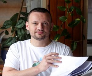 26.05.2020., Oroslavje - Gradski vijecnik Viktor Simunic prikupio je podatke o naknadama vijecnicima, te koliko novca daju strankama opcine i gradovi. Photo: Goran Stanzl/PIXSELL