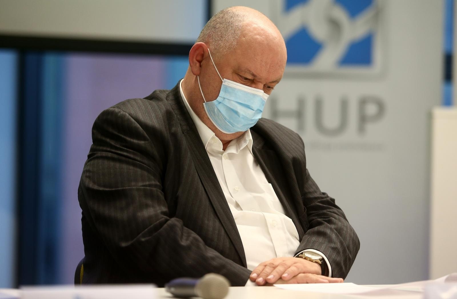 26.11.2020., Zagreb - Hrvatske udruge poslodavaca te drugih ugostiteljskih i poslodavackih udruzenja, na konferenciji za medije iznijeli prijedloge mjera kojima bi se ublazio ucinak zatvaranja poslovanja, zbog vladinih mjera suzbijanja epidemije koronavirusa koje se ticu ugostiteljstva. Na konferenciji za medije sudjelovali su predstavnici HUP-a, Nacionalne udruge ugostitelja, Udruzenja ugostitelja Zagreb i Udruge Glas poduzetnika. Damir Zoric. 
Photo: Matija Habljak/PIXSELL