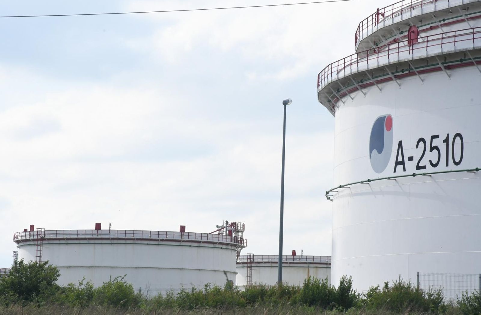 27.05.2020., Sisak - Izgradnja novih, pokraj postojecih naftnih rezervoara, na JANAF-ovom Terminalu Sisak.
Photo: Nikola Cutuk/PIXSELL