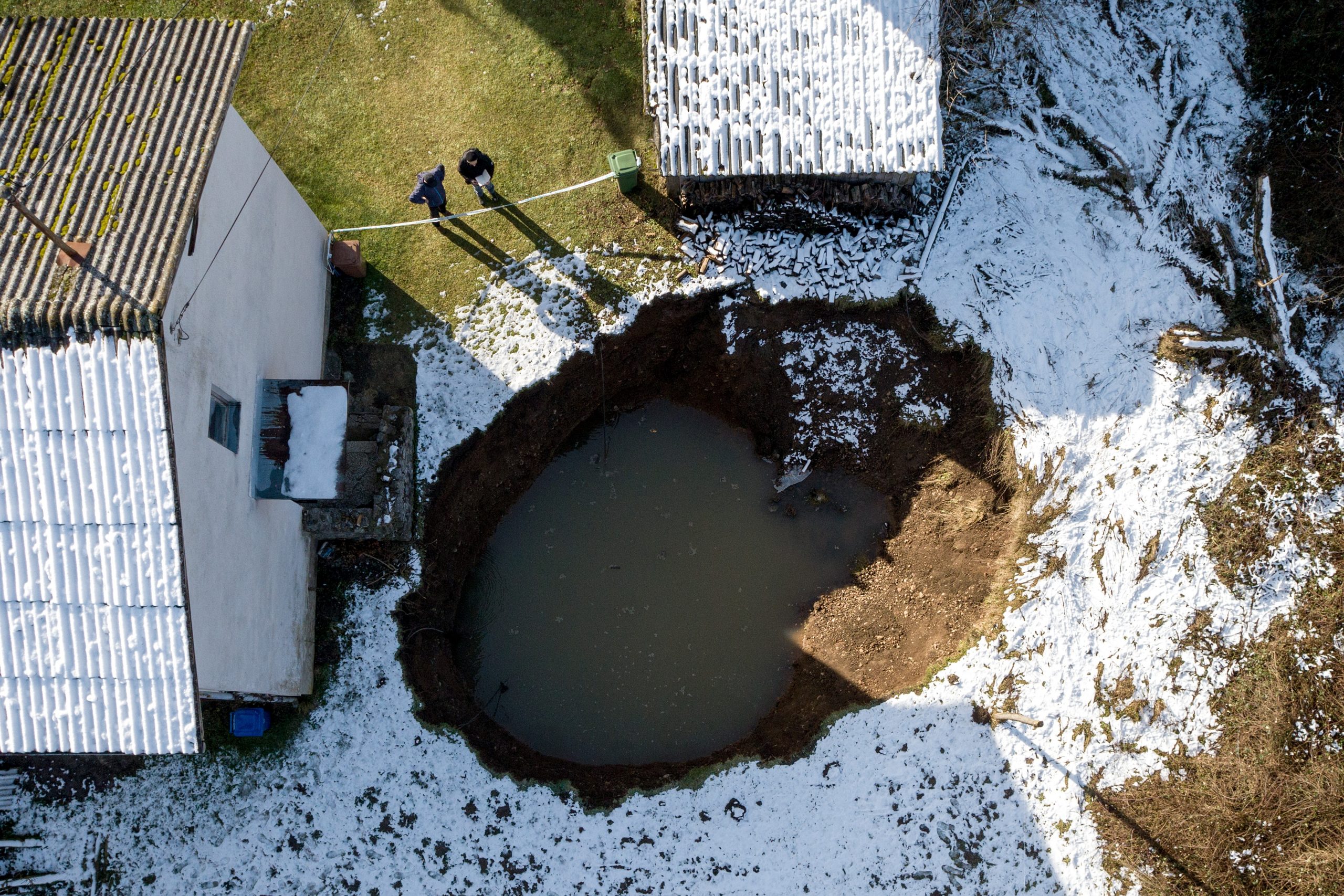 28.01.2021., Sisak - Na podrucju sela Mecencani u potresom tesko pogodjenoj Sisacko-moslavackoj zupaniji pojavile su se rupe koje predstavljaju opasnost za tamosnje stanovnistvo. Rupe u Mecencanima snimljene iz zraka.
Photo: Igor Kralj/PIXSELL