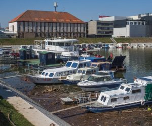 Topli i sunèani dan u Vukovaru 28.03.2019., Vukovar - Vukovarski topli proljetni dan.  Photo: Davor Javorovic/PIXSELL