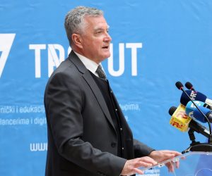 28.09.2020.,Sibenik-Predsjednik Vlade Andrej Plenkovic sudjelovao je na svecanosti otvorenja Inkubatora za nove tehnologije Trokut Sibenik. 
Photo: Dusko Jaramaz/PIXSELL