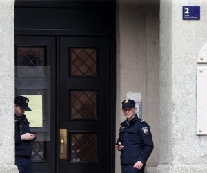 29.01.2016., Zagreb, Perkovceva 2 - Policijsko osiguranje ispred Novinarskog doma za vrijeme trajanja konferencije Kamo ides Hrvatska u organizaciji Hrvatskog novinarskog drustva, Hrvatskog PEN centara i Platforme 112. 
Photo: Igor Kralj/PIXSELL