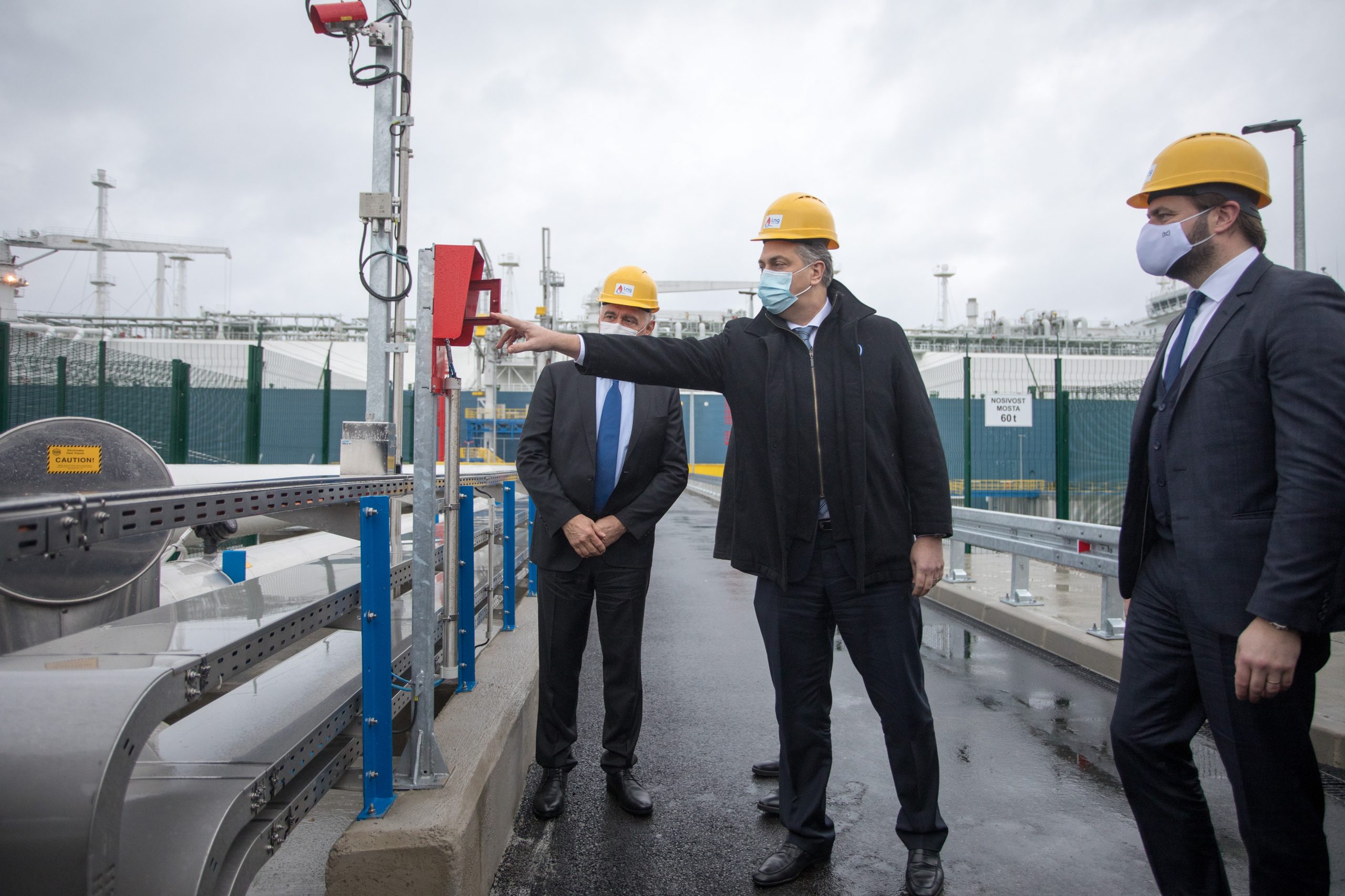 29.01.2021. Omisalj - Plutajuci LNG terminal u Omislju i spojni plinovod Zlobin – Omisalj, kojim ce ukapljeni prirodni plin (UPP/LNG) otpravljati u hrvatski transportni plinski sustav i do kupaca svecano su u petak pusteni u rad. Svecanom pusatanju u rad prisustvovali su Andrej Plenkovic, Tomislav Coric, Ivica Arar,, Hrvoje Krhen, Peter Szijjarto. Photo: Nel Pavletic/PIXSELL