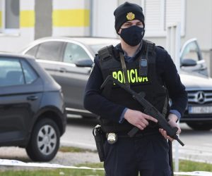 30.01.2021., Vodice - Jedna muska osoba ubijena je oko 13 sati u Vodicama, a policija traga za zasad nepoznatim napadacem. Photo: Hrvoje Jelavic/PIXSELL