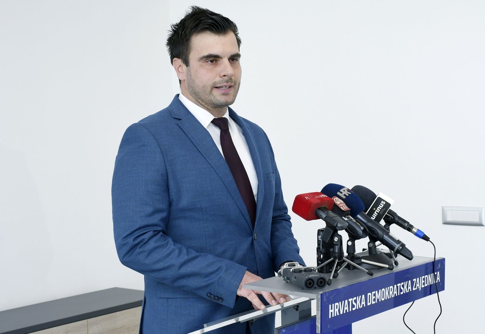 30.09.2020., Sisak - Na konferenciji za medije koju je odrzao predsjednik sisackog HDZ-a Ivan Celjak tema je bila omalovazavanje i vrijedjanje potpredsjednika Vlade Republike Hrvatske i ministra hrvatskih branitelja Tome Medveda u facebook komentaru od strane predsjednice Gradskog vijeca Grada Siska Ivane Cindric. Photo: Nikola Cutuk/PIXSELL