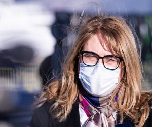 30.11.2020., Split - Epidemiolosko testiranje od danas se obavlja u splitskoj Trajektnoj luci na terminalu za kruzere. Na tom su mjestu dva odvojena punkta - jedan za osobe koje dolaze vozilom i koriste drive-in uslugu i drugi punkt za sve one koji dolaze na testiranje kao pjesaci.
Ravnateljica Nastavnog zavoda za javno zdravstvo Splitsko-dalmatinske zupanije Zeljka Karin
Photo: Milan Sabic/PIXSELL