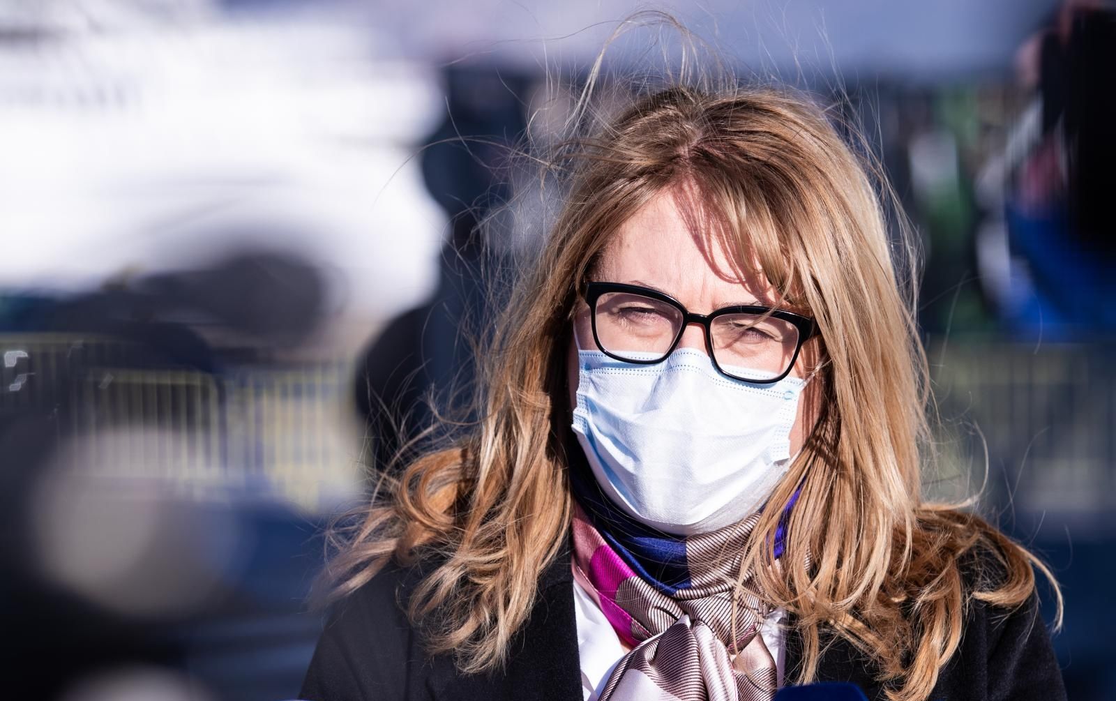30.11.2020., Split - Epidemiolosko testiranje od danas se obavlja u splitskoj Trajektnoj luci na terminalu za kruzere. Na tom su mjestu dva odvojena punkta - jedan za osobe koje dolaze vozilom i koriste drive-in uslugu i drugi punkt za sve one koji dolaze na testiranje kao pjesaci.
Ravnateljica Nastavnog zavoda za javno zdravstvo Splitsko-dalmatinske zupanije Zeljka Karin
Photo: Milan Sabic/PIXSELL
