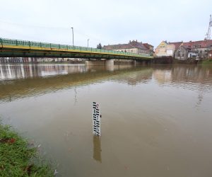 30.12.2020., Karlovac - Zbog obilnih kisa porasltao vodostaj rijeke Kupe. Na Korani i Kupi na snazi je pripremno stanje obrane od poplava. 
Photo: Kristina Stedul Fabac/PIXSELL