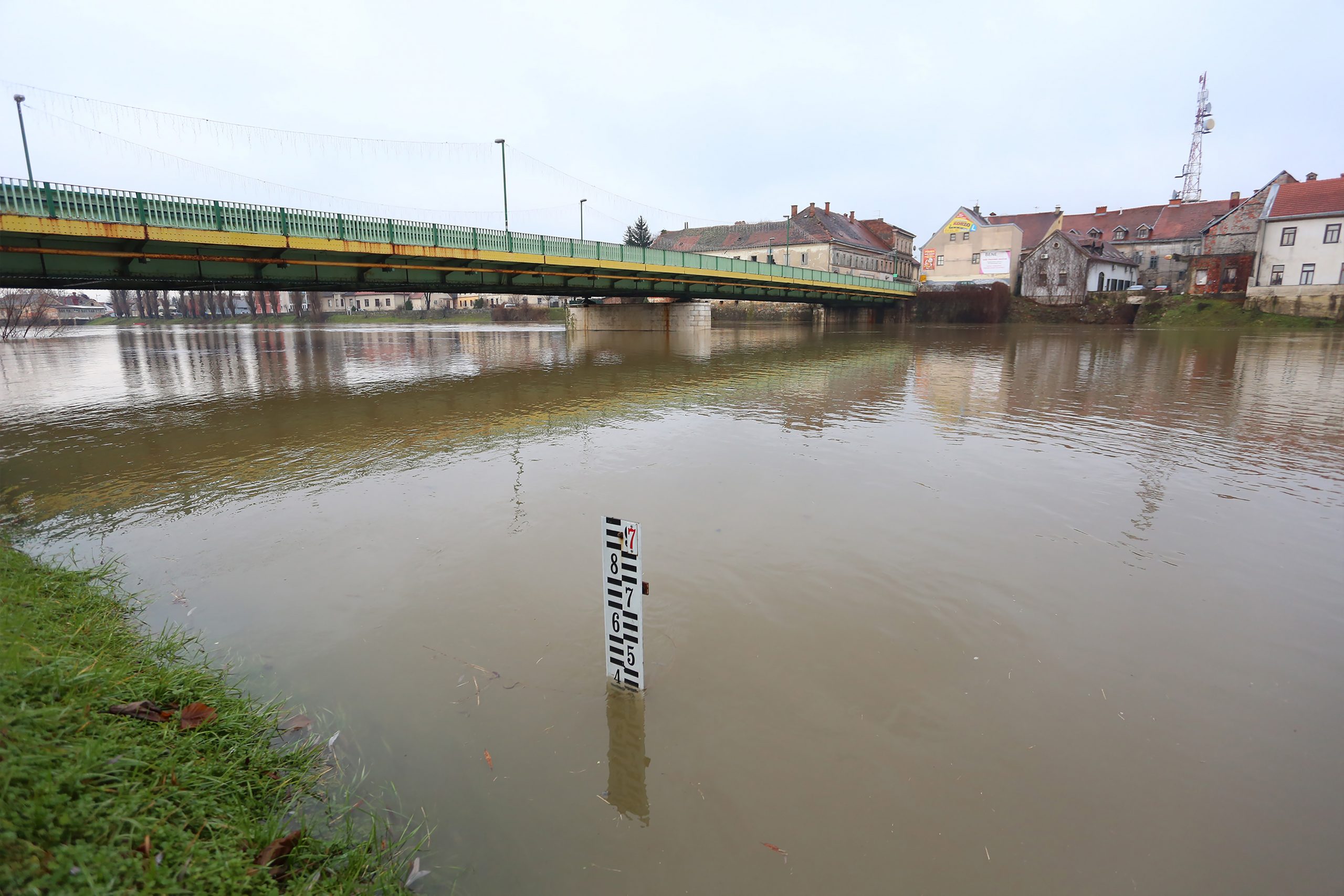30.12.2020., Karlovac - Zbog obilnih kisa porasltao vodostaj rijeke Kupe. Na Korani i Kupi na snazi je pripremno stanje obrane od poplava. 
Photo: Kristina Stedul Fabac/PIXSELL