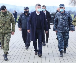 30.12.2020., Petrinja - Predsjednik Zoran Milanovic posjetio je vojarnu u Petrinji gdje vojska zbrinjava nastradale gradjane od potresa. 
Photo: Marko Prpic/PIXSELL