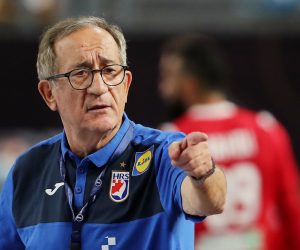 2021 IHF Handball World Championship - Main Round Group 2 - Croatia v Bahrain Handball - 2021 IHF Handball World Championship - Main Round Group 2 - Croatia v Bahrain - Cairo Stadium Hall 1, Cairo, Egypt - January 21, 2021 Croatia head coach Lino Cervar during the match Pool via REUTERS/Mohamed Abd El Ghany MOHAMED ABD EL GHANY