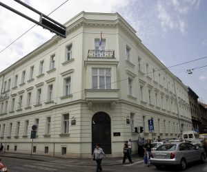 Zagreb, 30.06.2005 - Sveèano otvorenje novoureðenoga Upravnog suda Republike Hrvatske. Novoureðeni Upravni sud otvorio je predsjednik Hrvatskoga sabora Vladimir eks. Na slici novoureðena zgrada Upravnog suda RH.
foto FaH/ Denis CERIÆ