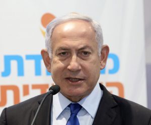 epa08922431 Israeli Prime Minister Benjamin Netanyahu visits the anti-coronavirus vaccination facility in Jerusalem, Israel, 06 January 2021. Netanyahu announced that Israel would go into a full two weeks of tight lockdown starting 08 January, including the entire education system, after health officials demanded urgent action over the soaring coronavirus infection rate that has put COVID-19 wards across the country on the brink of collapse.  EPA/MARC ISRAEL SELLEM / POOL