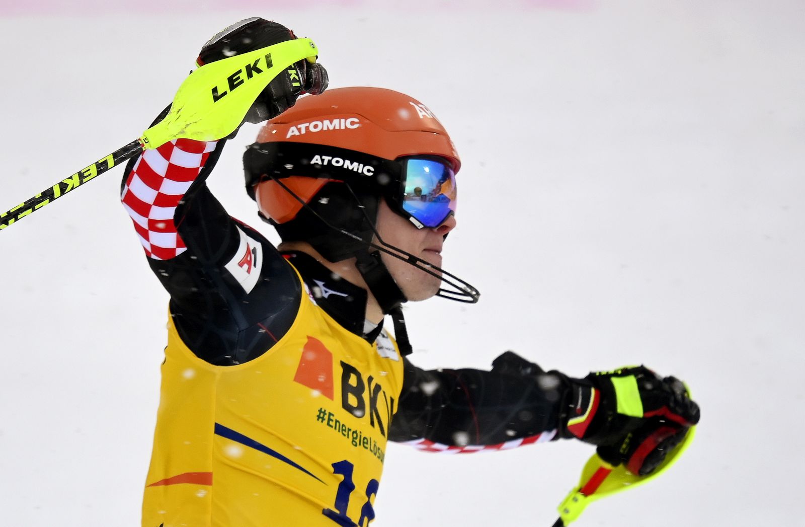 epa08941315 Filip Zubcic of Croatia reacts during the second run of the men's Slalom race at the FIS Alpine Skiing World Cup in Flachau, Austria, 16 January 2021.  EPA/CHRISTIAN BRUNA