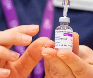 epa08966496 (FILE) - A nurse prepares a dose of the Oxford/AstraZeneca Covid-19 vaccine at the NHS vaccine mass vaccination centre that has been set up in the grounds of Epsom Race Course, in Surrey, Britain 11 January 2021 (reissued 26 January 2021). AstraZeneca has denied reports of a reduced efficiacy of its COVID-19 vaccine.  EPA/DOMINIC LIPINSKI / POOL