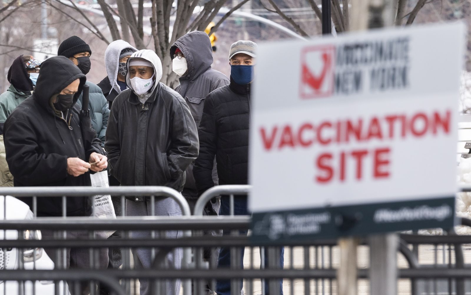 epa08989939 People wait in line for a COVID-19 vaccination appointment at a vaccination site set up in Yankees Stadium in the Bronx borough of New York, New York, USA, 05 February 2021. New York, and states around the country are trying to ramp up their distribution of the COVID-19 vaccine.  EPA/JUSTIN LANE