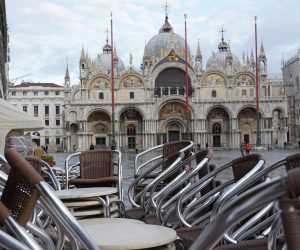 epa08980157 Closed bars, even though the Veneto Region is in the 'yellow zone' in Venice during the second wave of the Covid-19 Coronavirus pandemic in Venice, Italy, 01 February 2021.  EPA/ANDREA MEROLA