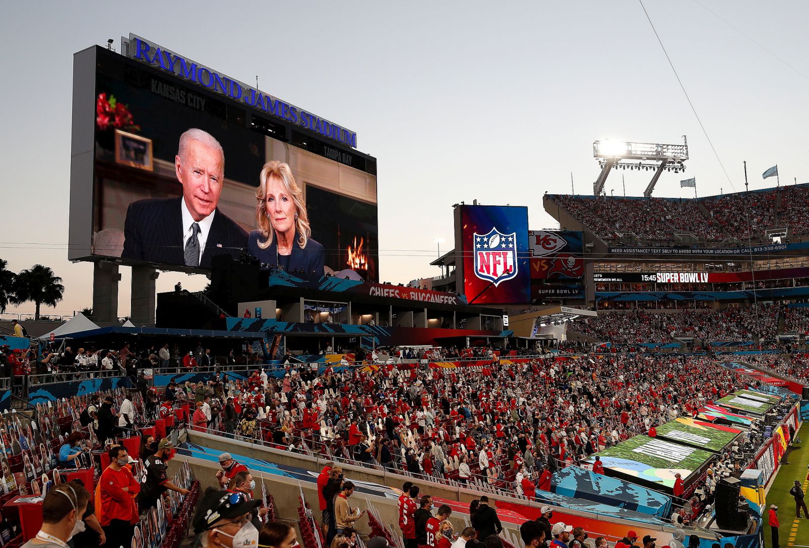 epaselect epa08995043 US President Joe Biden and First Lady Dr. Jill Biden address the National Football League Super Bowl LV between the Tampa Bay Buccaneers and the Kansas City Chiefs at Raymond James Stadium in Tampa, Florida, USA, 07 February 2021.  EPA/GARY BOGDON