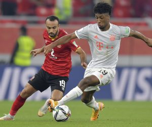 epa08997205 Kingsley Coman of Bayern in action against Mohamed Magdi Kafsha (L) of Al Ahly during the semi final soccer match between Al Ahly SC and Bayern Munich at the FIFA Club World Cup in Al Rayyan, Qatar, 08 February 2021.  EPA/NOUSHAD THEKKAYIL