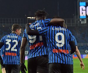 epa09002168 Atalanta's Duvan Zapata (C) celebrates after scoring the 1-0 goal during the Italian Cup semifinal second leg soccer match between Atalanta BC and SSC Napoli at Gewiss Stadium in Bergamo, Italy, 10 February 2021.  EPA/PAOLO MAGNI